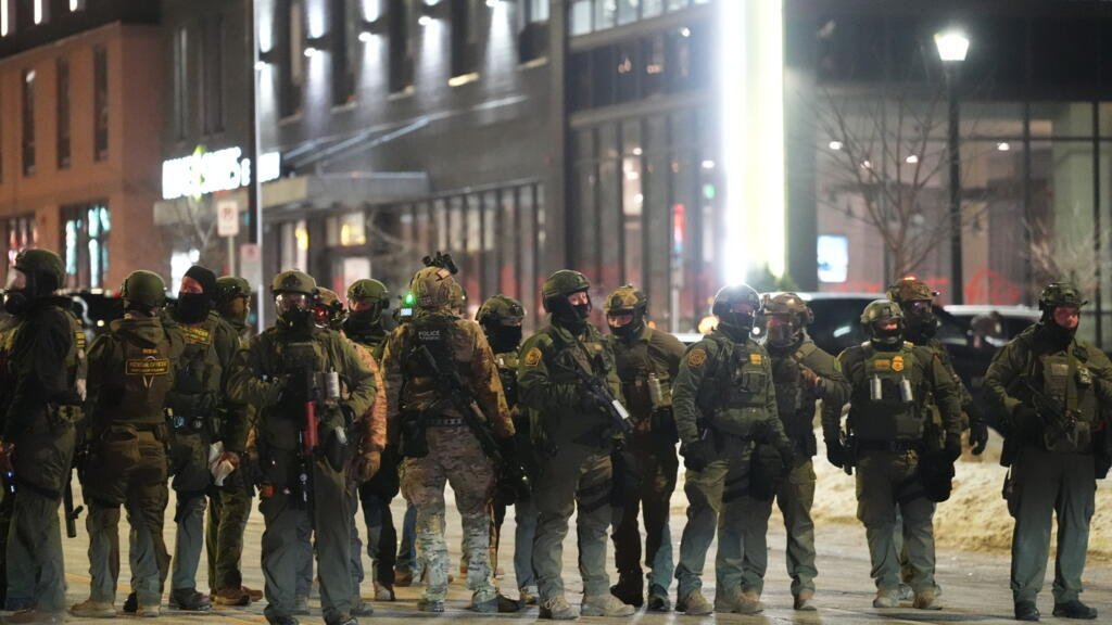 ICE reorienta su estrategia en Minnesota y prohíbe la interacción con manifestantes etiquetados como "agitadores"