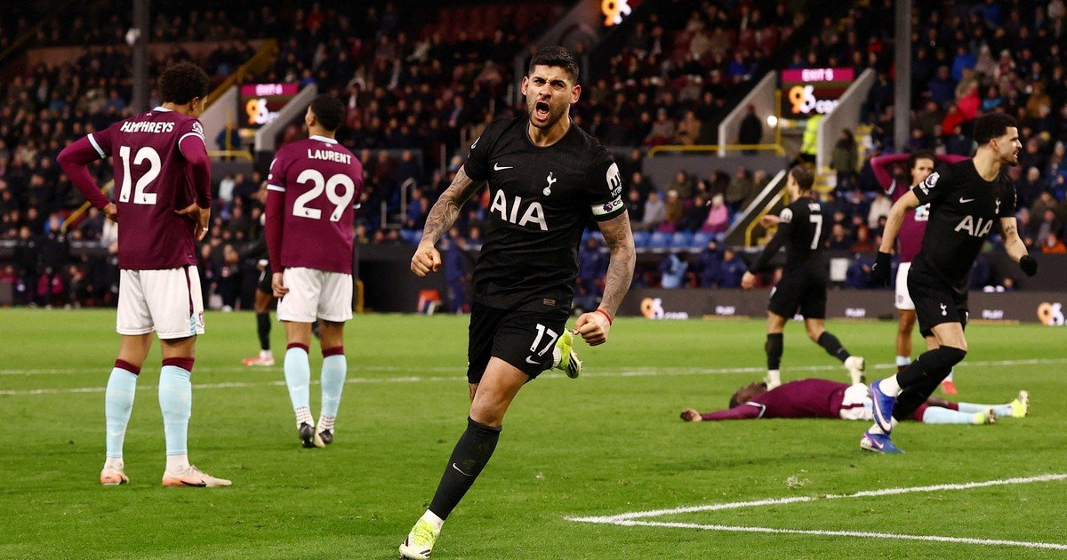 El Cuti Romero le dio el empate sobre la hora a Tottenham con un cabezazo espectacular y lleva tres goles al hilo