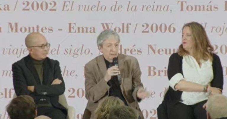 El escritor mexicano David Toscana ganó el Premio Alfaguara 2026