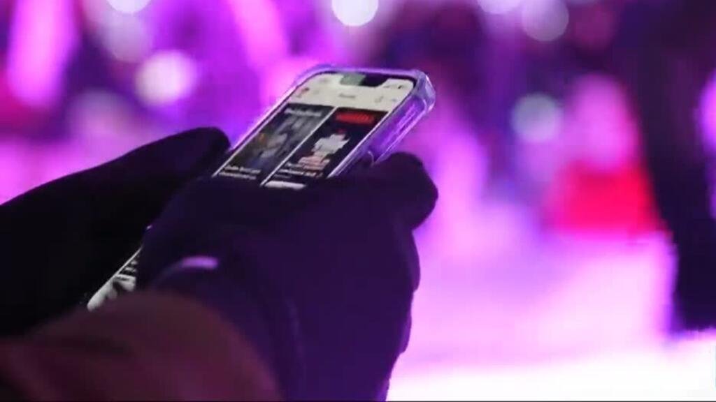 Francia busca restringir redes sociales para menores de 15 años