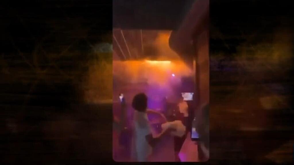 Incendio en Suiza: investigación apunta a bengalas en botellas de champaña como origen de las llamas