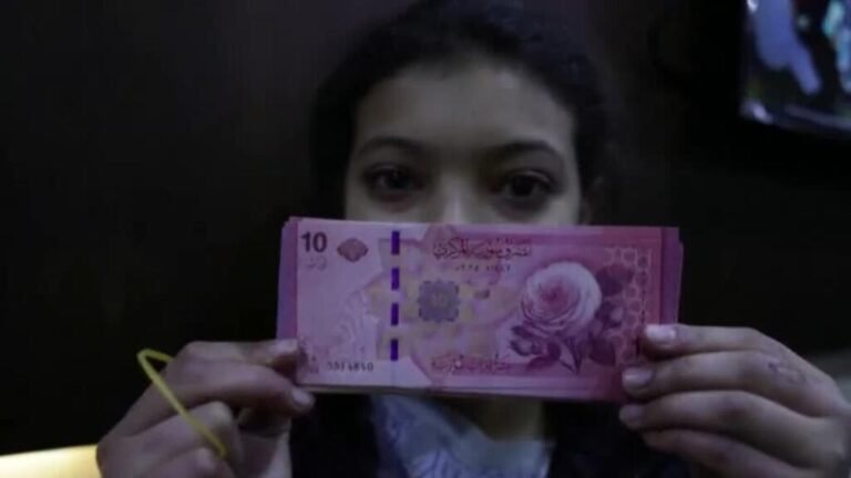 Siria estrena billetes: flores y naranjas reemplazan el rostro de Bashar al-Assad