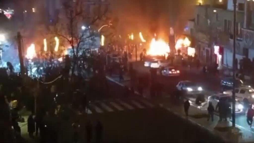 Irán: manifestantes exigen fin del sistema teocrático chiita; ayatolá denuncia injerencia de EE. UU.