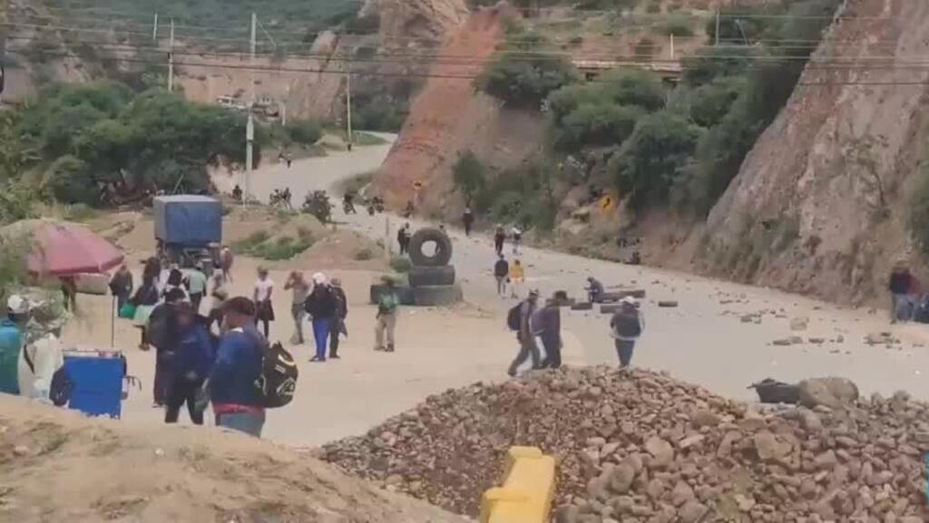 Sindicatos de Bolivia acuerdan levantar bloqueos tras acuerdo con el Gobierno sobre combustibles