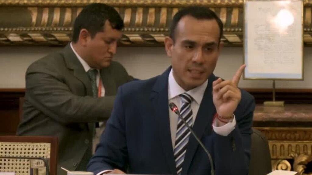 Perú en crisis: el presidente interino José Jeri es censurado por presunto tráfico de influencias