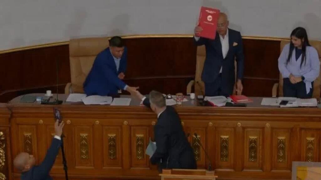 Venezuela estudia la apertura de su sector petrolero a inversores privados