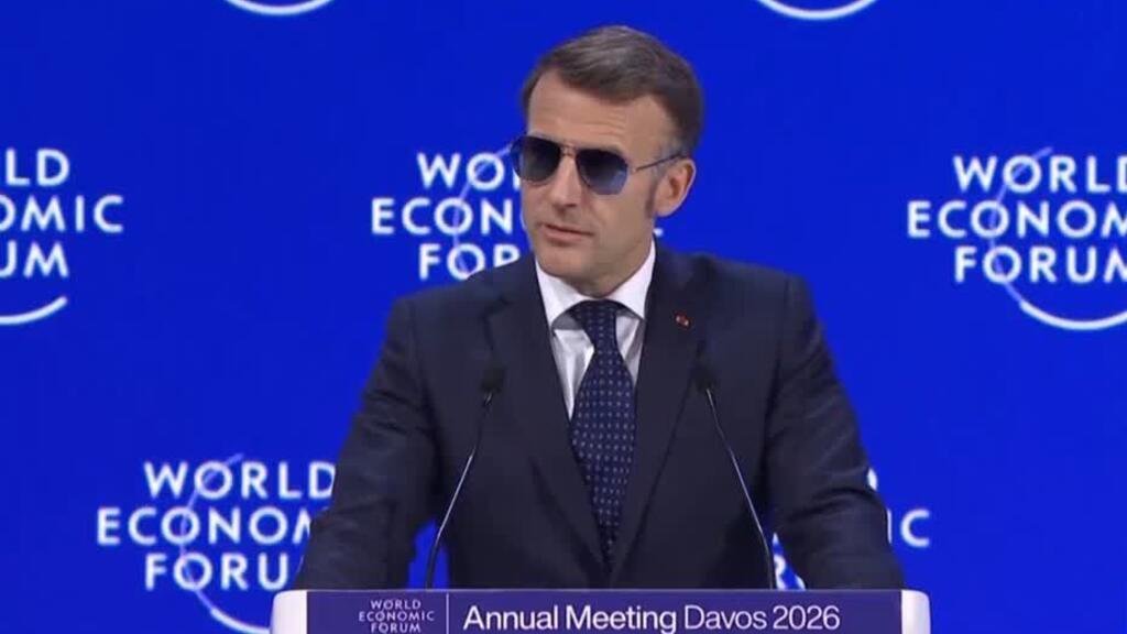 Las gafas azules de Macron en Davos disparan las ventas de Henry Jullien