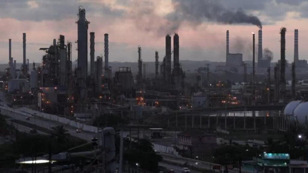 Asamblea de Venezuela evalúa reforma petrolera que permitiría inversión extranjera y privada