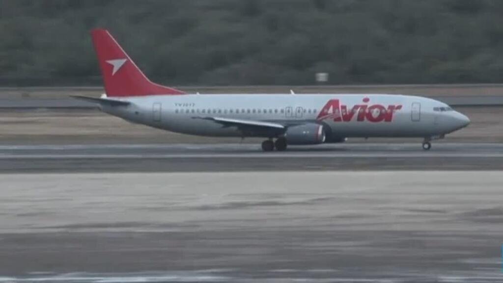 Trump anuncia que reabrirá espacio aéreo comercial de Venezuela