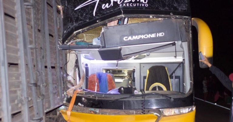 Tragedia en Brasil: chocó el micro que trasladaba al equipo sub 20 de Águia de Marabá tras jugar la Copinha y murió un entrenador