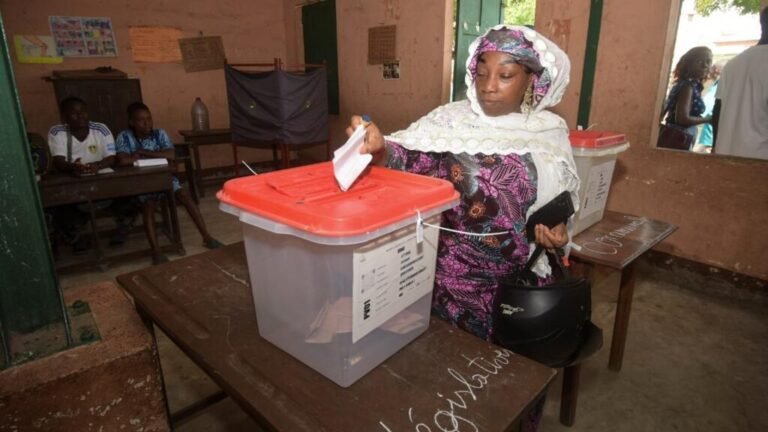 Benín celebra elecciones legislativas, un mes después del intento de golpe de Estado