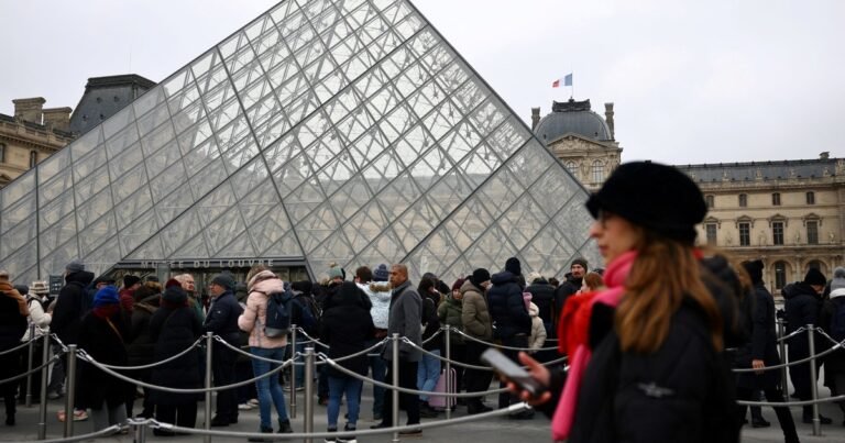 Pese a las huelgas, el robo y el aumento de las entradas, el Louvre volvió a ser el museo más visitado