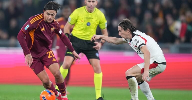 Italia: la Roma, con Soulé y Dybala, igualó con Milan y la Juventus sacó más ventaja tras golear al Napoli