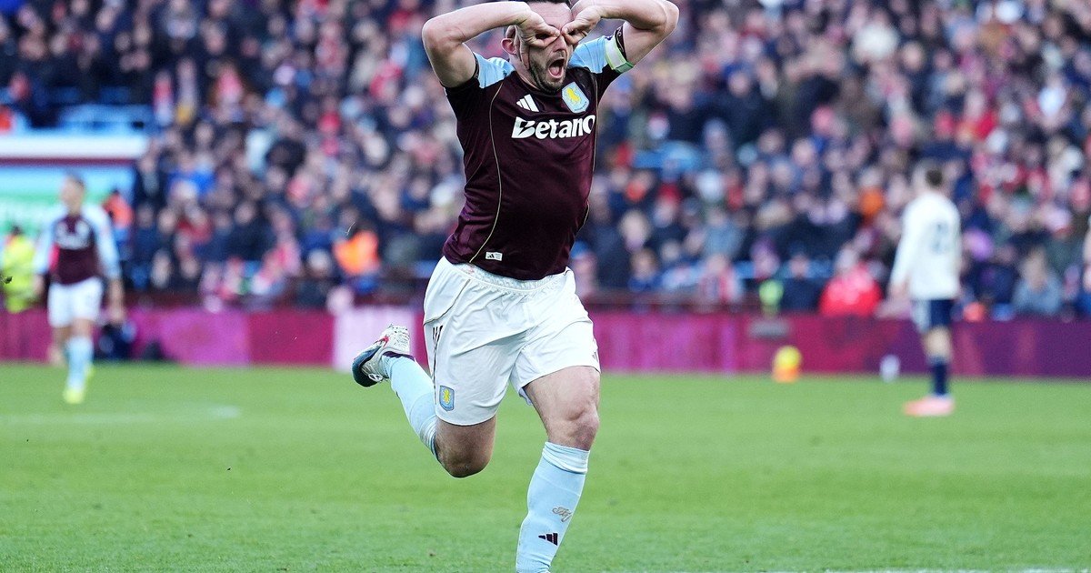 Premier League: Dibu Martínez no pudo mantener su valla invicta, pero celebró el triunfo del Aston Villa que da pelea por la punta