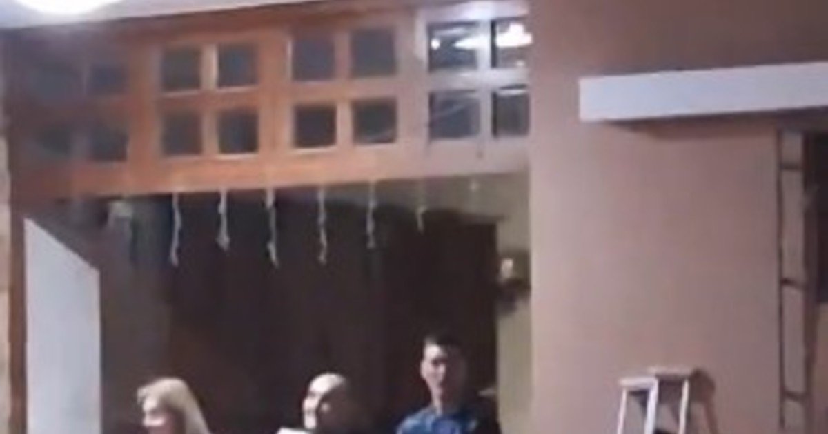 Scaloni llegó desde España y, como cualquier hijo de vecino, pasó Año Nuevo con sus padres en la vereda de su casa de Pujato