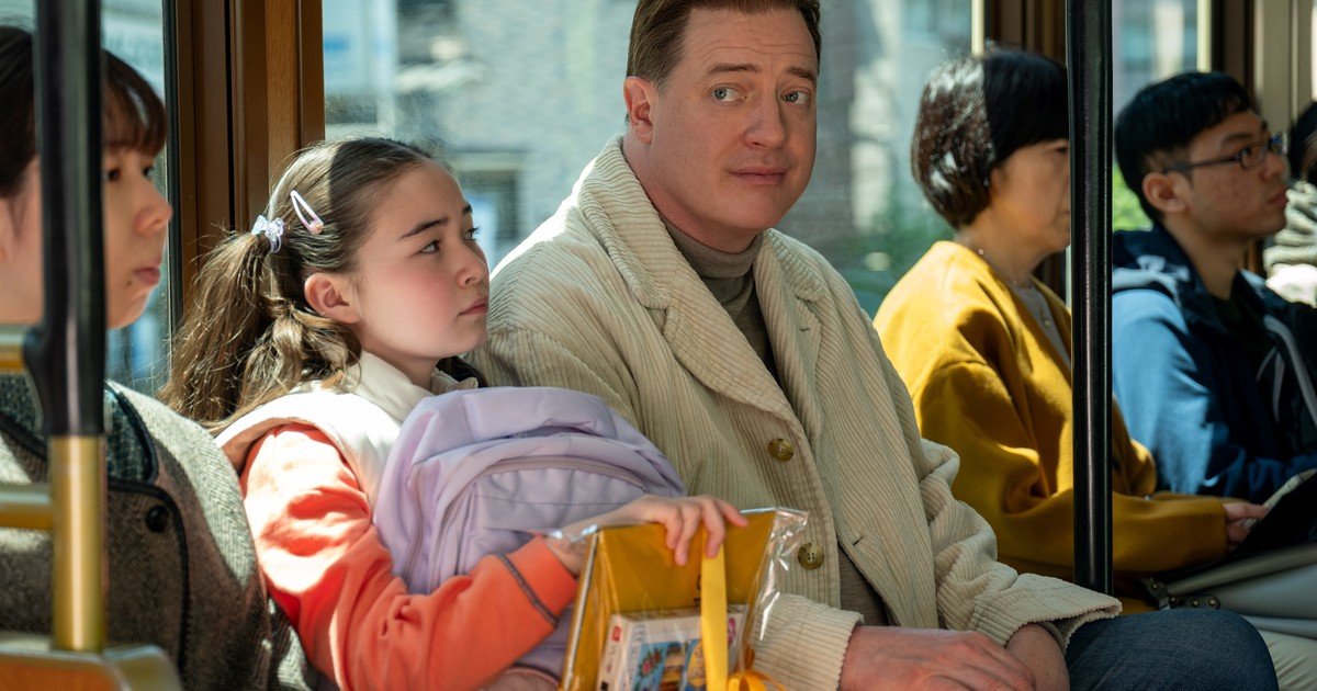 Un Brendan Fraser increíble interpreta lo que uno quiera en Familia en renta