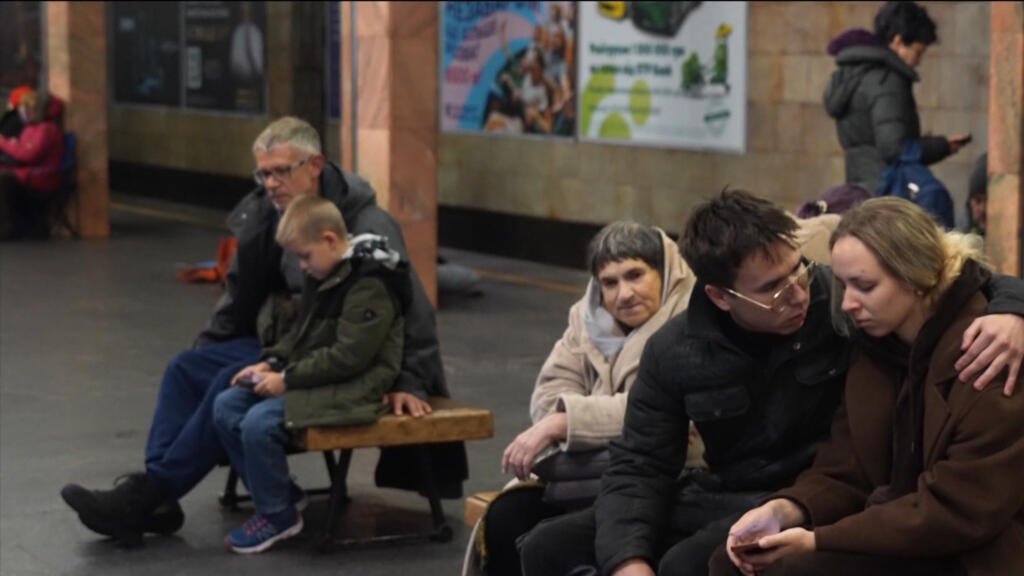 Ucrania: la vida cotidiana en Kiev se ve afectada por los ataques rusos