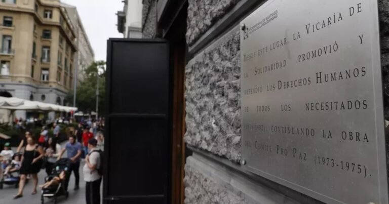 Una muestra recuerda los 50 años de la Vicaría de la Solidaridad, entidad clave contra la dictadura de Pinochet