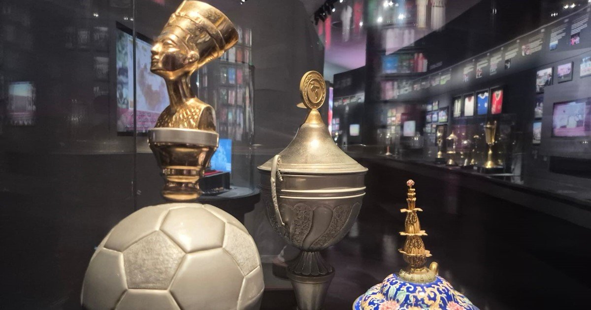 Un paseo por el Museo del Fútbol de Marruecos: trofeos que parecen del Louvre y varias referencias a la Argentina, Messi y Maradona