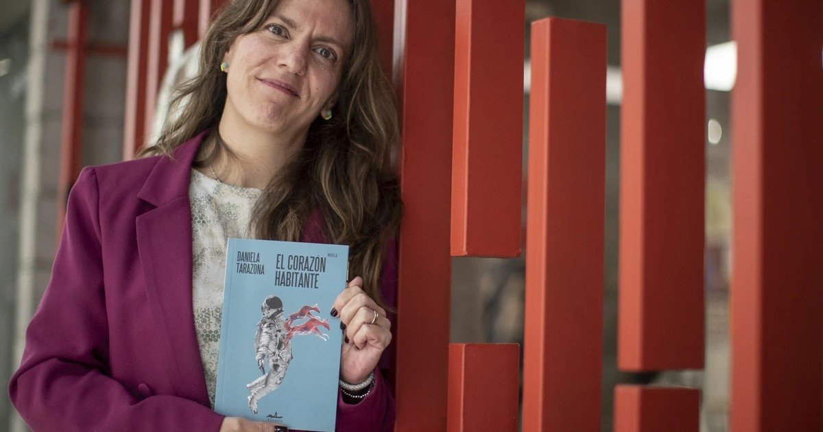 La escritora mexicana Daniela Tarazona se pregunta sobre la tecnología y la desorientación