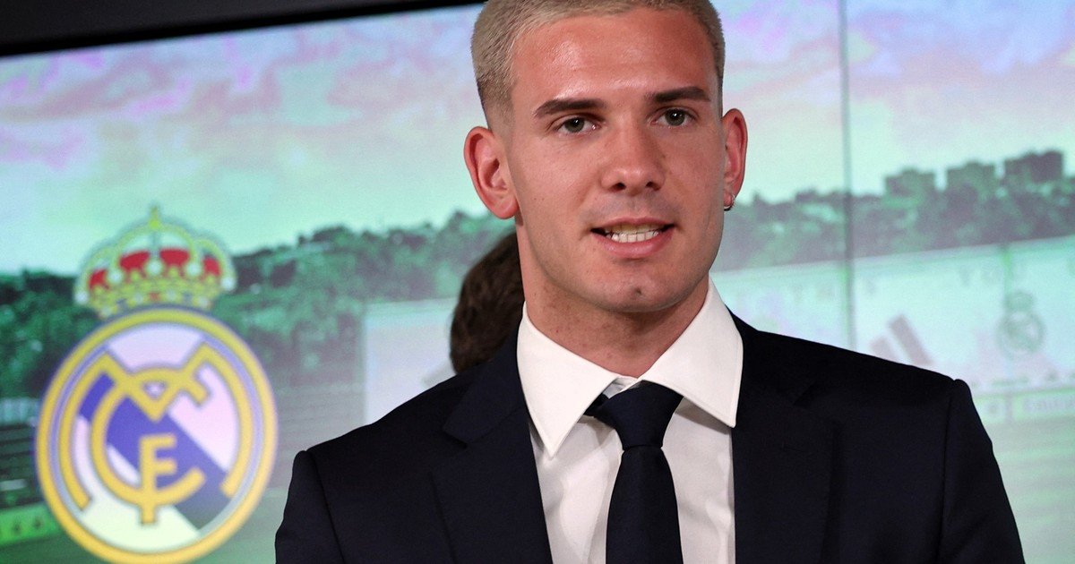 El fútbol gastó más de 13 mil millones de dólares en pases en 2025: Brasil cuadruplicó en volumen a la Argentina y vende mucho mejor