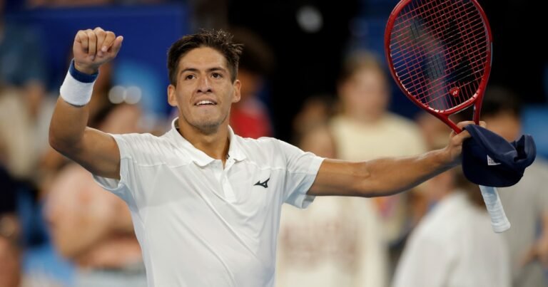 United Cup: Sebastián Báez le dio vuelta un partidazo a Taylor Fritz y logró el primer punto para Argentina