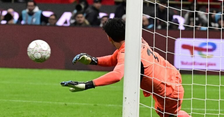 Bono fue héroe en los penales y Marruecos le ganó a Nigeria para ser finalista en casa de la Copa Africana de Naciones