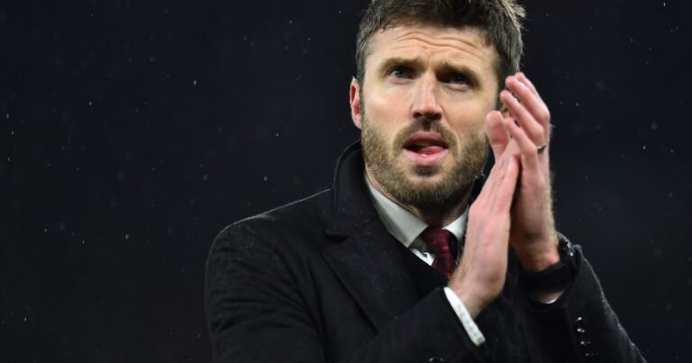 Manchester United confirmó su nuevo DT y "Licha" Martínez tendrá un especialista defensivo rumbo al Mundial 2026