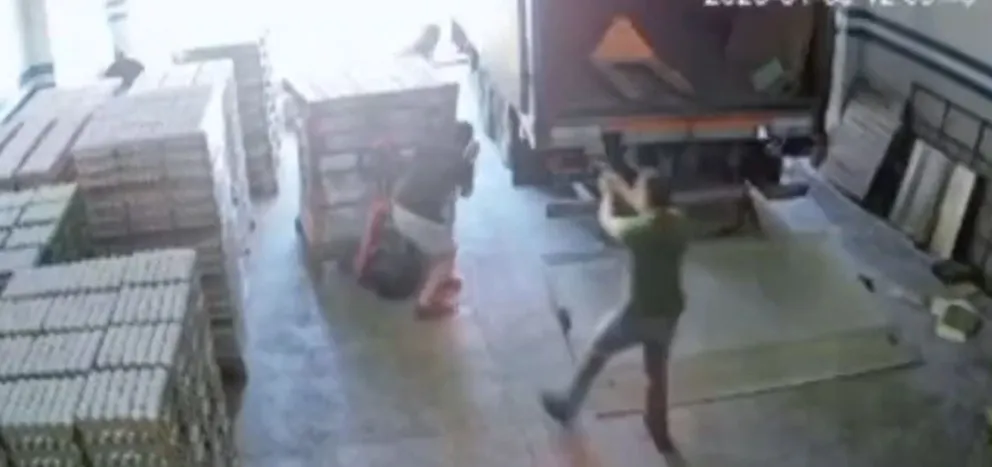 Un policía retirado mató a un ladrón durante un robo en un depósito avícola