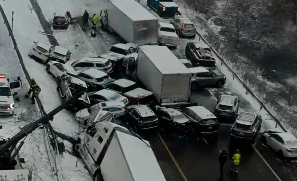 40 vehículos involucrados en un choque múltiple en una autopista en Nueva York