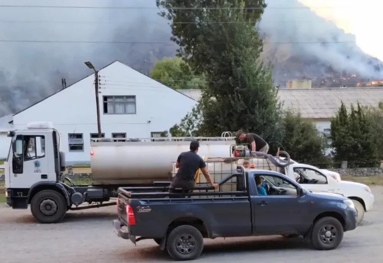 Lago Puelo envía ayuda a El Hoyo y Epuyén ante el voraz incendio