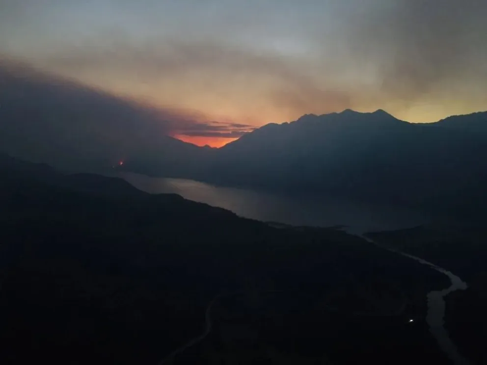 El incendio de Los Alerces no ingresó a Cholila y el Municipio llevó tranquilidad