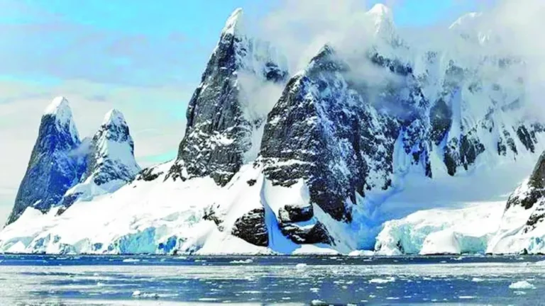La Antártida es una caja de Pandora: yace bajo kilómetros de hielo una ciudad que no reconoce la mano del hombre