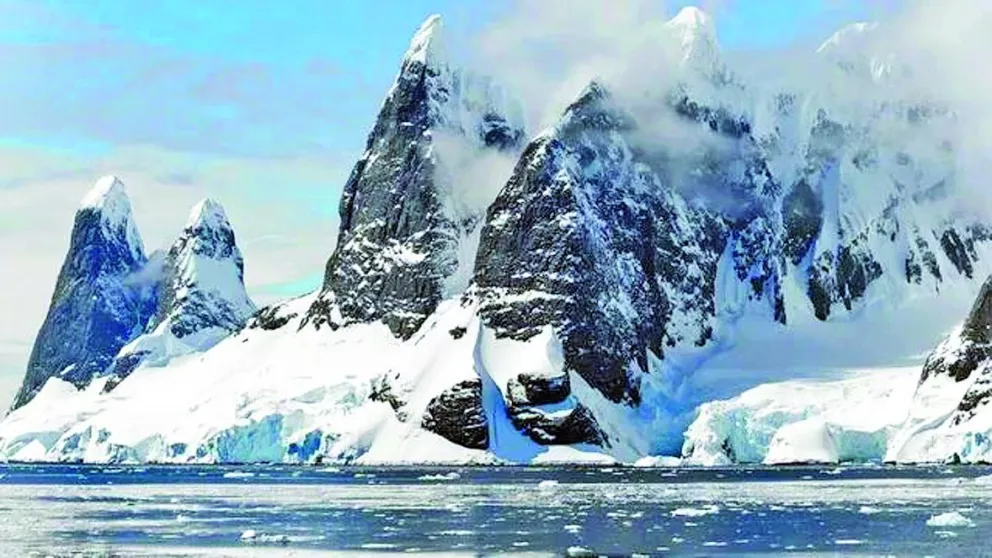 La Antártida es una caja de Pandora: yace bajo kilómetros de hielo una ciudad que no reconoce la mano del hombre