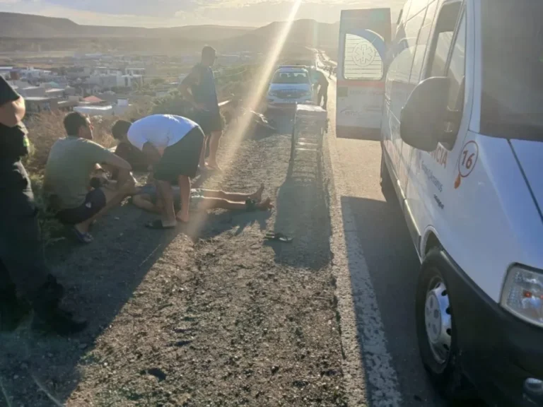 Colisionó con una moto y se escapó