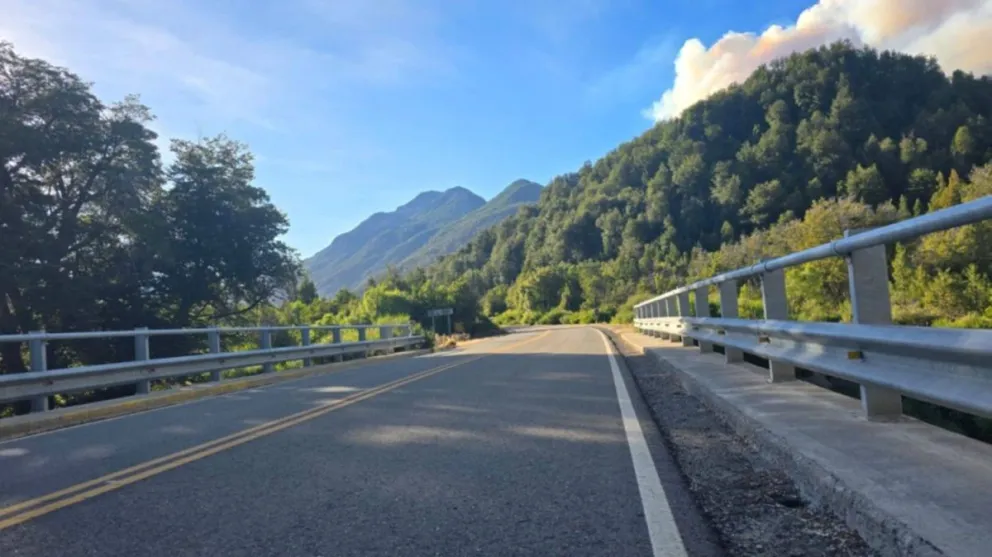 Ruta 71: restringen el tramo Punta Mattos–Portada Norte por el incendio en Los Alerces