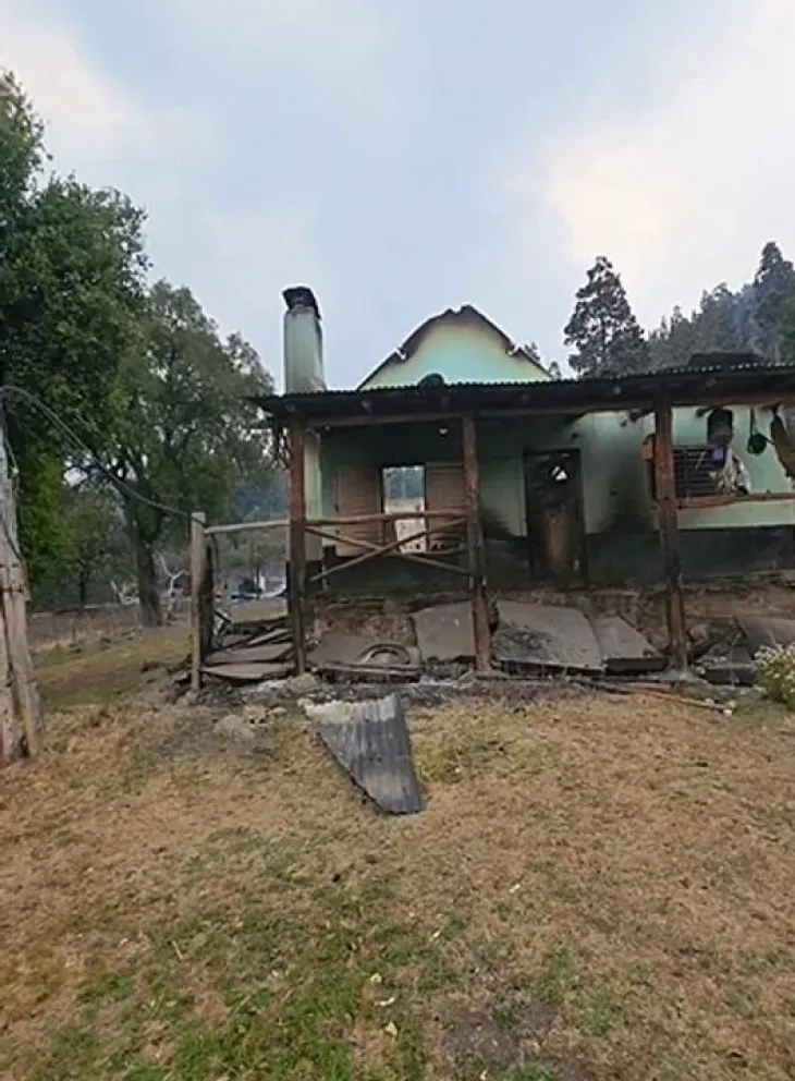 Incendio de Los Alerces avanzó hacia Cholila y destruyó una vivienda