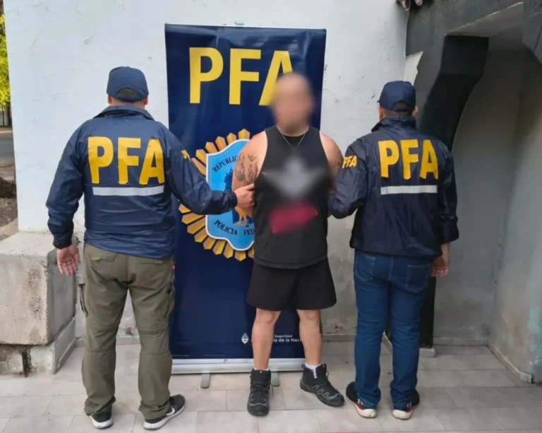 Detuvieron a dos hombres por difundir mensajes antisemitas y amenazar de muerte al Presidente