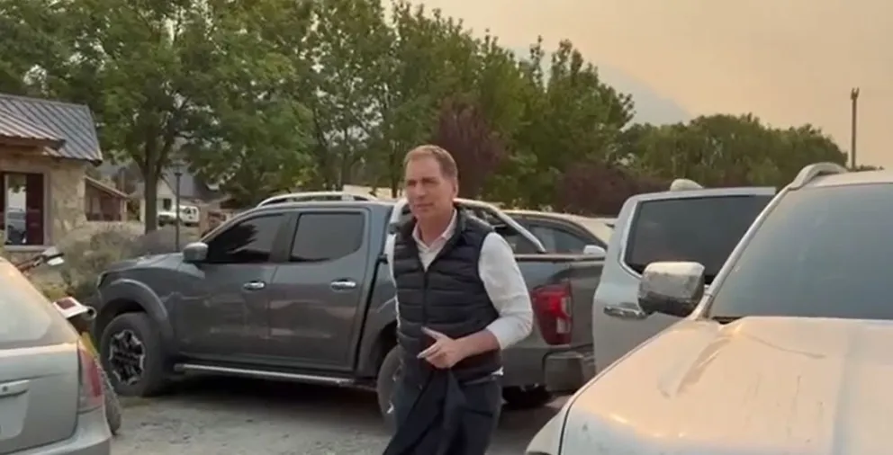 Santilli llegó a El Hoyo para coordinar refuerzos nacionales por los incendios