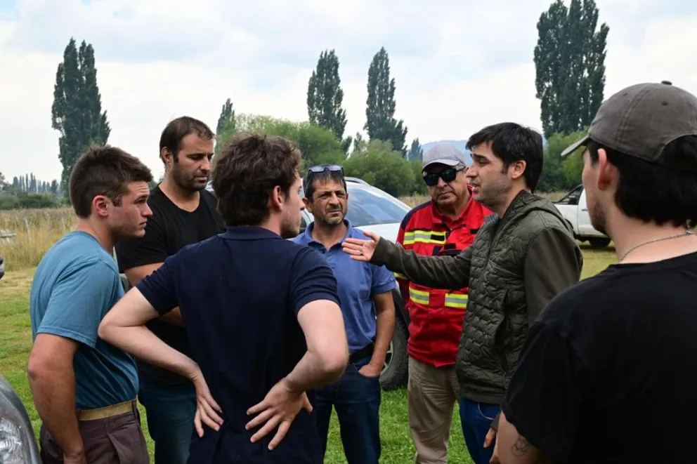 Torres recorrió la zona afectada por el incendio del Parque “Los Alerces” y destacó el trabajo conjunto con otras provincias