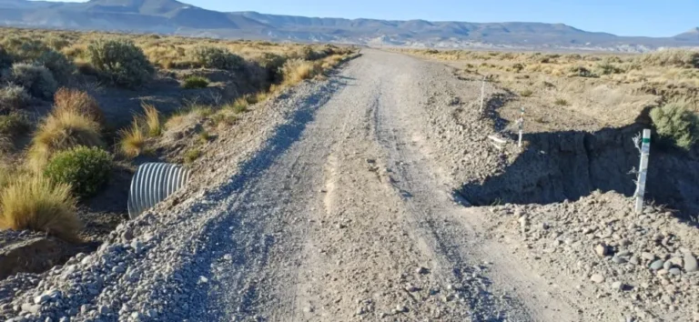 El desmoronamiento de una alcantarilla en la ruta 1 genera peligro entre Barrancas Blancas y Rocas Coloradas