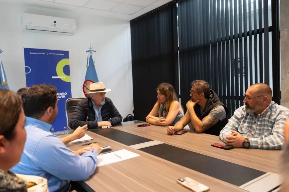 El intendente se reunió con vecinos del sector Sismográfica por el desplazamiento del cerro Hermitte