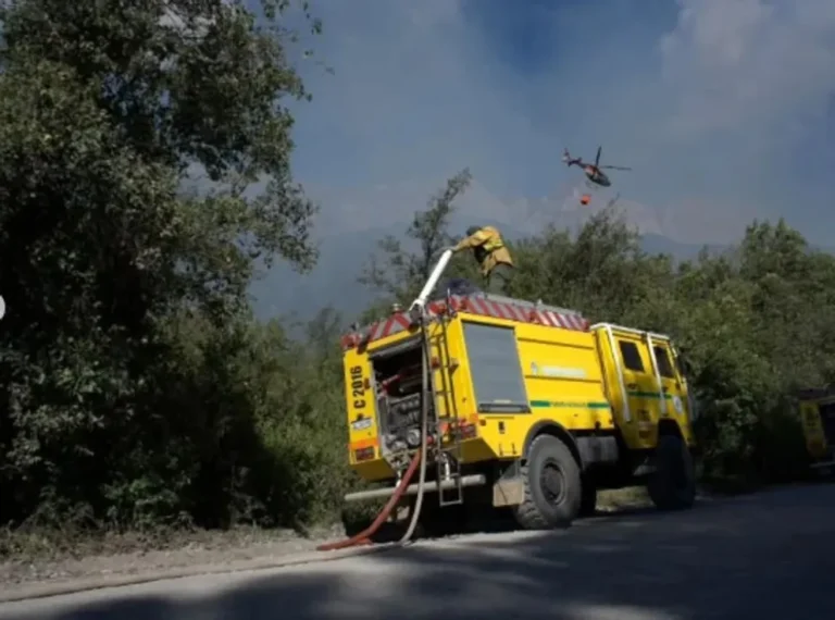 Complicado combate del incendio en Los Alerces: desafío en Arroyo Braese