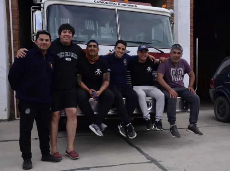 "Es triste y desolador ver el avance del fuego" dijo uno de los bomberos de Comodoro que combatió los incendios en la cordillera