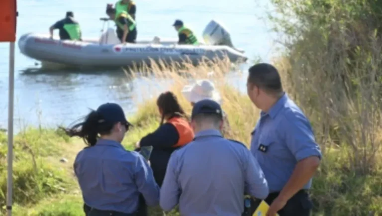 Un adolescente desapareció tras tirarse al río Limay