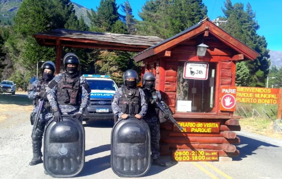 Durante un rastrillaje subacuático en el Lago Epuyén hallaron otra granada de mano