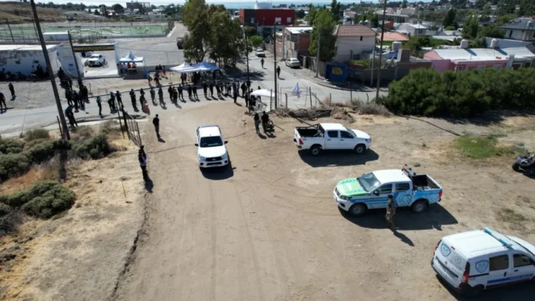 Habilitan accesos controlados en el barrio Sismográfica para que vecinos retiren sus pertenencias