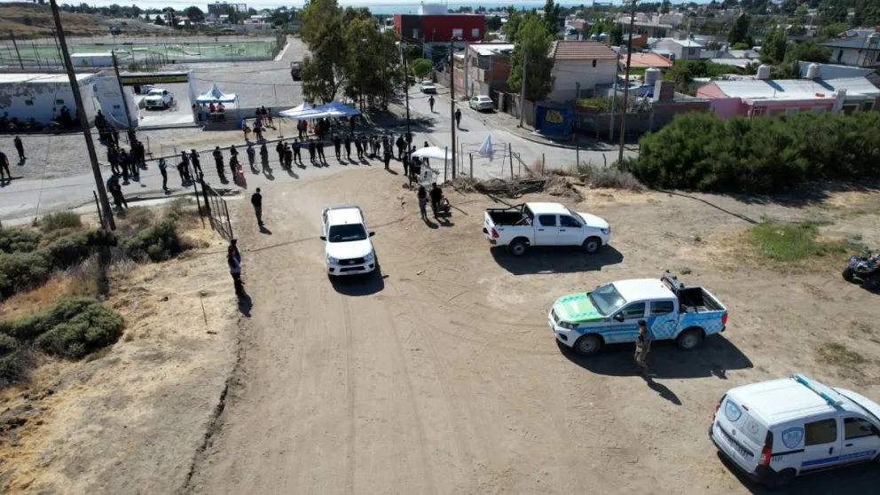 Habilitan accesos controlados en el barrio Sismográfica para que vecinos retiren sus pertenencias