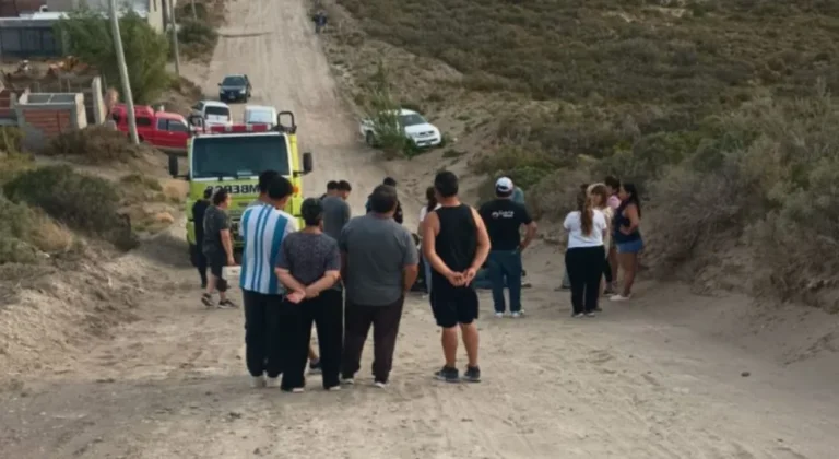 Un hombre fue embestido por su propia camioneta al intentar frenar el vehículo en una subida