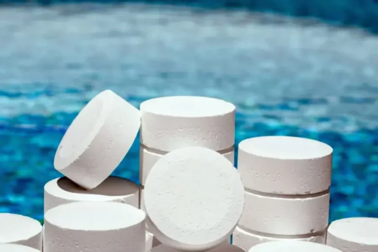 En medio de la ola de calor, la ANMAT prohibió un desinfectante para piletas